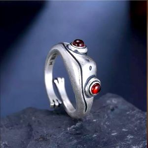 ❤️Alloy Red Rhinestone Ring Vintage style Frog Prince Ring adjustable opening